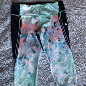 Sz 6 Lululemon Luxtreme Midrise Crop Leggings